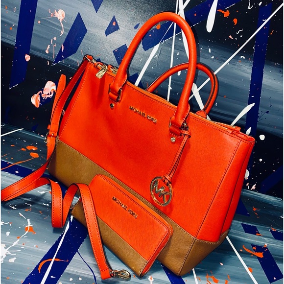 Michael Kors Set Satchel, Shoulder Bag, Handbag, Crossbody, or Purse and wallet - Picture 9 of 16